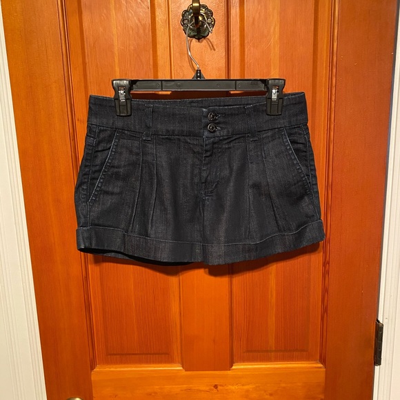 7 For All Mankind Pleated Cuffed Denim Shorts - Picture 2 of 5